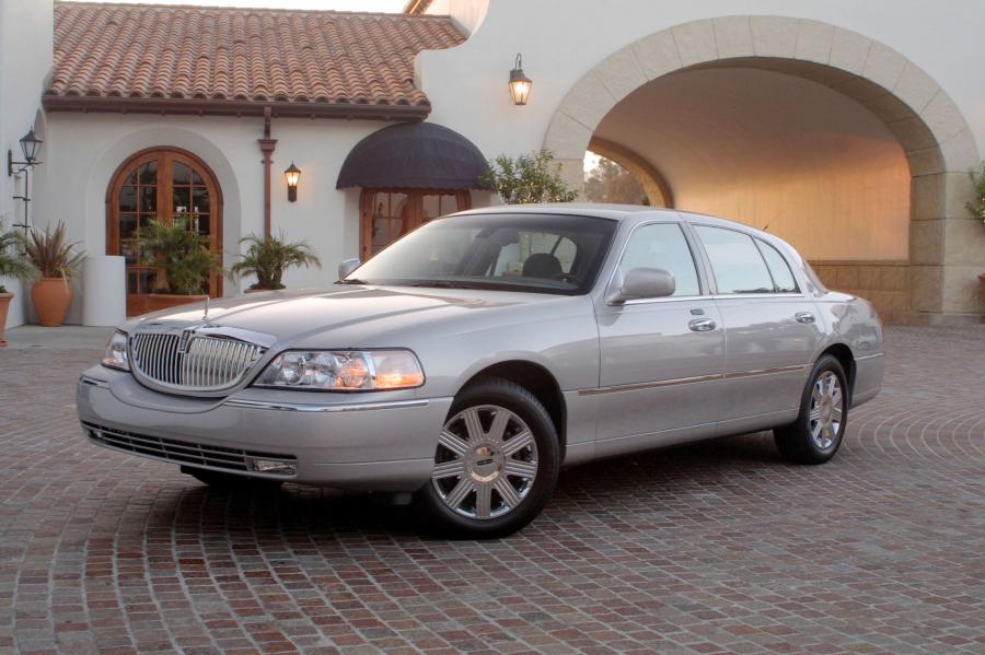  Lincoln Town Car 2003 года  (фото 9 из 68)